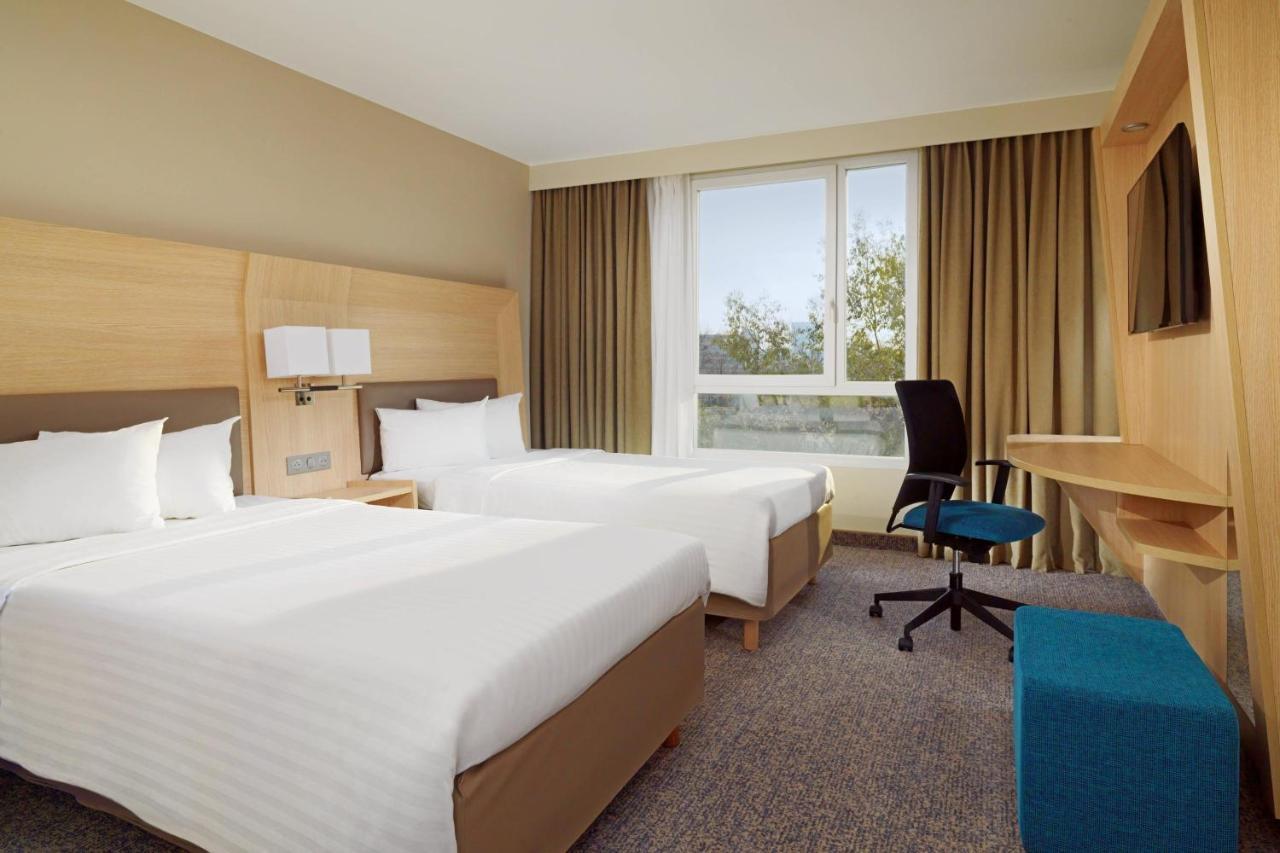คอร์ตยาร์ด ปารีส ลา เดฟ็องซ์ เวสต์ - โกลงบ์ Hotel โคล็อมบ์ ภายนอก รูปภาพ