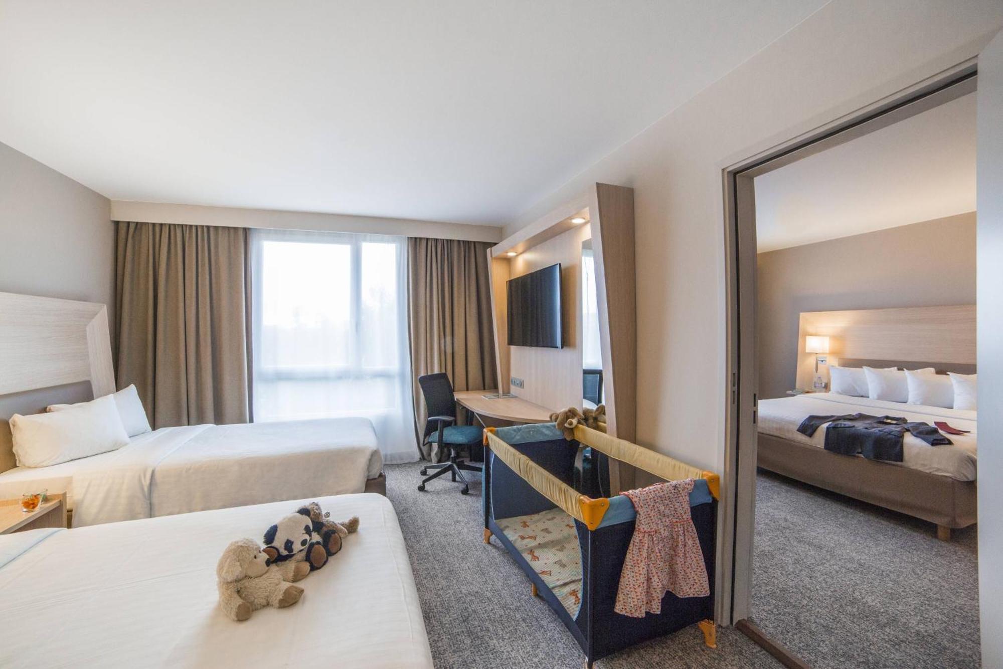 คอร์ตยาร์ด ปารีส ลา เดฟ็องซ์ เวสต์ - โกลงบ์ Hotel โคล็อมบ์ ภายนอก รูปภาพ