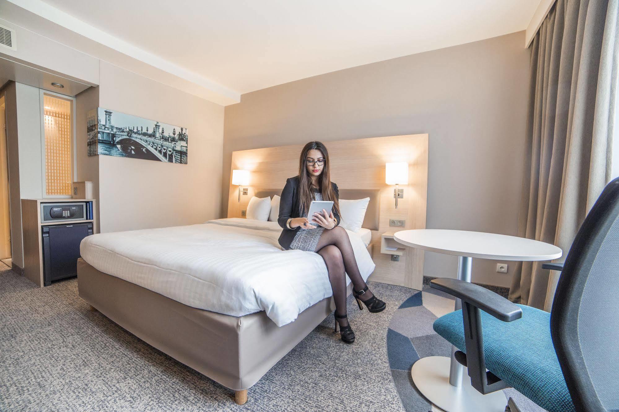 คอร์ตยาร์ด ปารีส ลา เดฟ็องซ์ เวสต์ - โกลงบ์ Hotel โคล็อมบ์ ภายนอก รูปภาพ